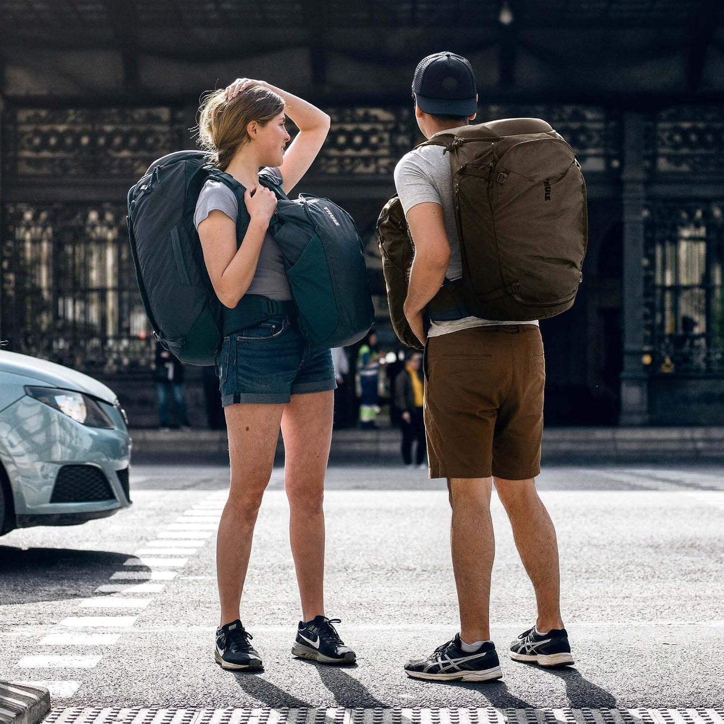 Thule Landmark travel pack 60L unisex darkest bl